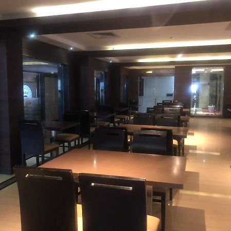 Hotel Shaans Tiruchirappalli Ngoại thất bức ảnh