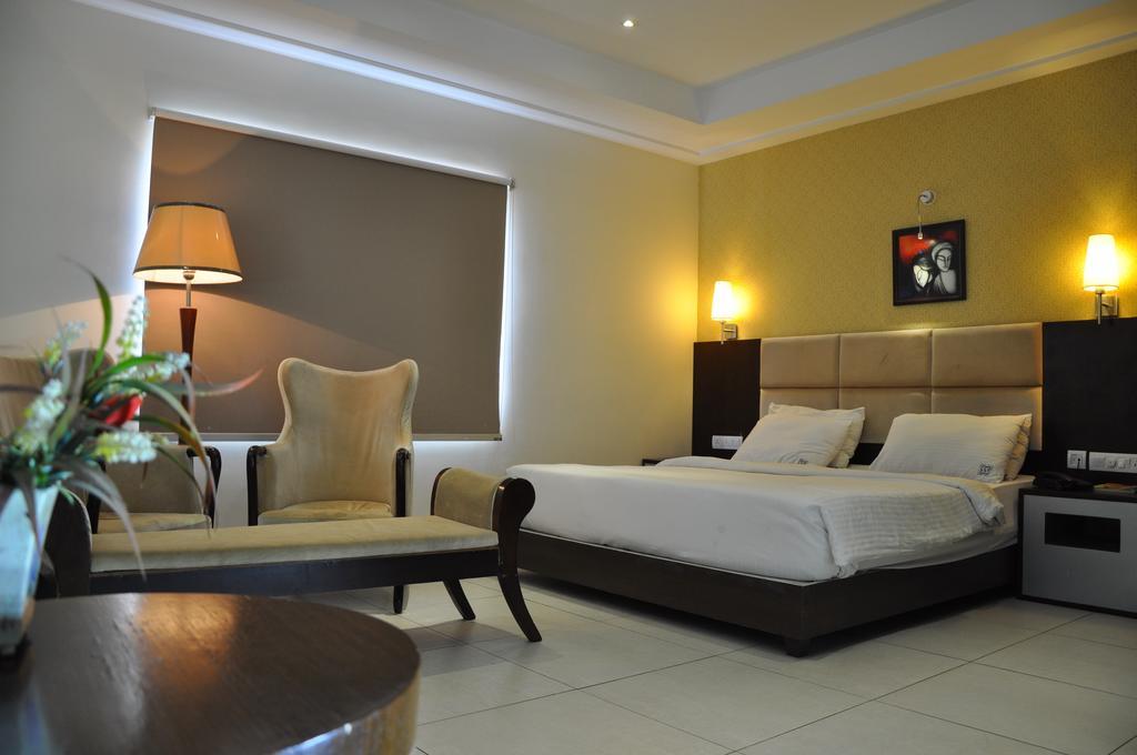 Hotel Shaans Tiruchirappalli Phòng bức ảnh