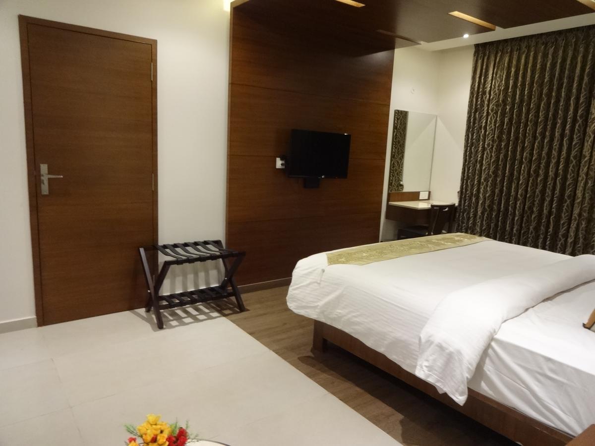 Hotel Shaans Tiruchirappalli Ngoại thất bức ảnh
