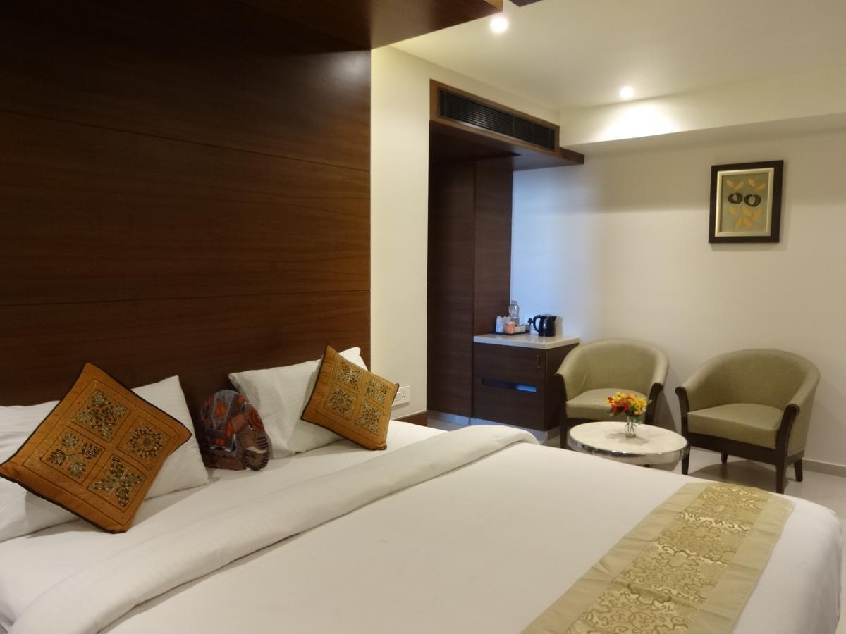 Hotel Shaans Tiruchirappalli Ngoại thất bức ảnh
