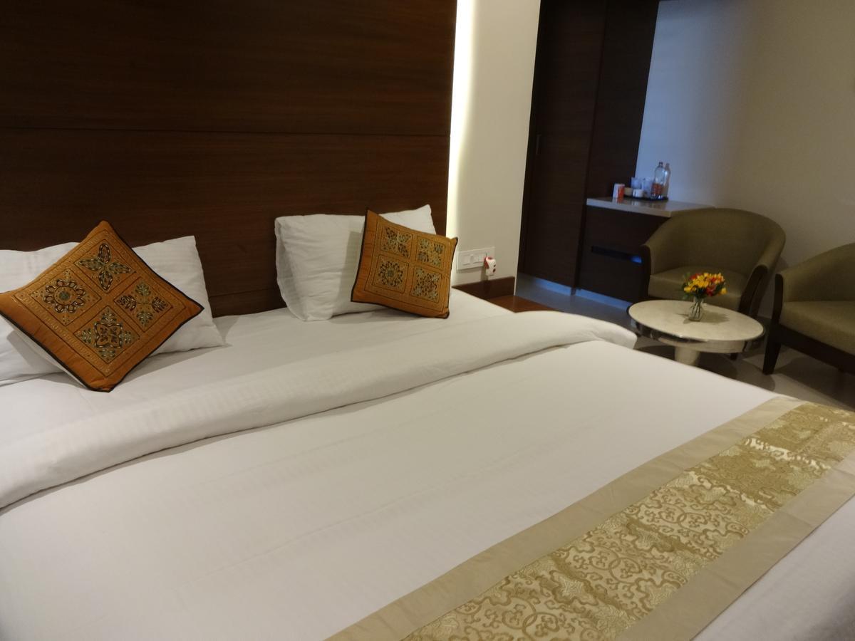 Hotel Shaans Tiruchirappalli Ngoại thất bức ảnh