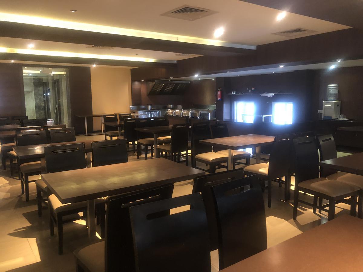 Hotel Shaans Tiruchirappalli Ngoại thất bức ảnh