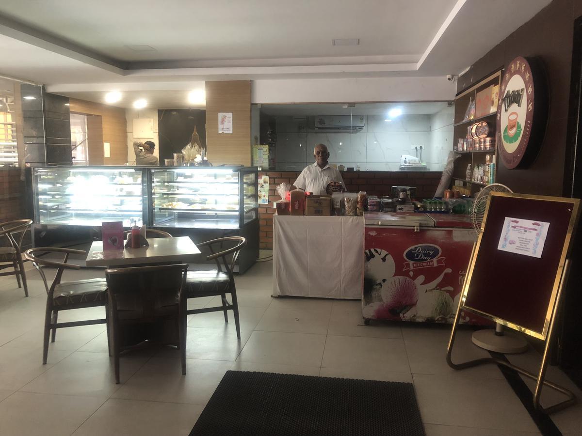 Hotel Shaans Tiruchirappalli Ngoại thất bức ảnh